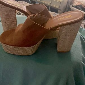 Tan heelBeautiful with jeans as well as a dress